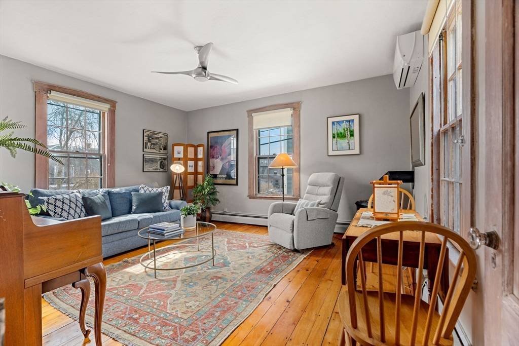 Marblehead, MA 01945,7 Glover Square #2