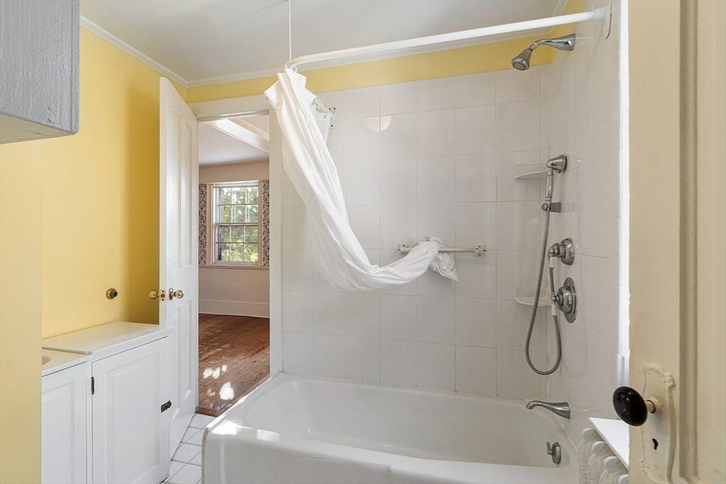 35 Central St Manchester, MA 01944