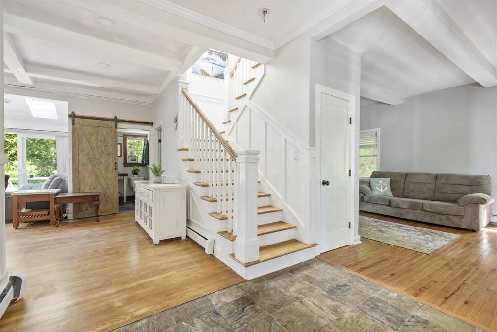 Barnstable, MA 02630,1586 Hyannis Rd