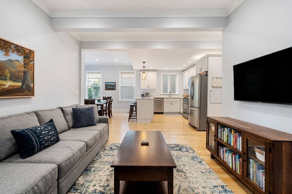Boston, MA 02125,9 Bellflower Street #1