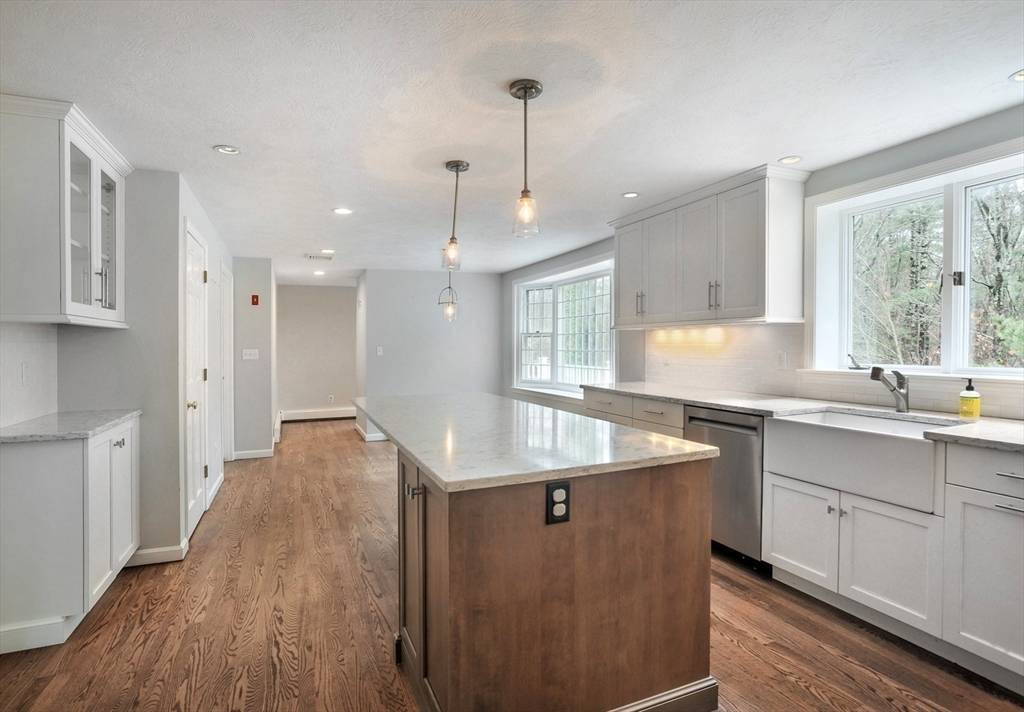 Duxbury, MA 02332,4 Tinkers Ledge Rd