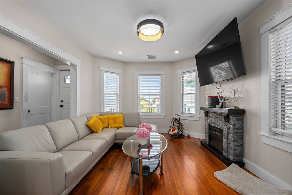 Winthrop, MA 02152,89 Hermon St #89