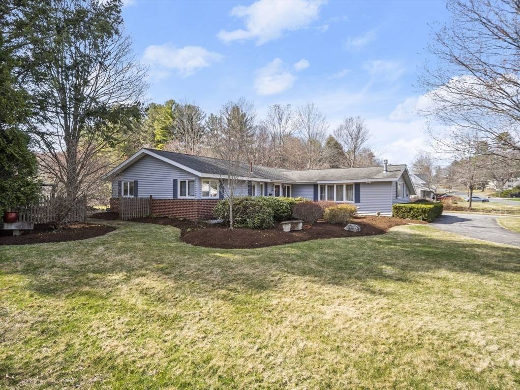 Chelmsford, MA 01824,21 Sandra Dr