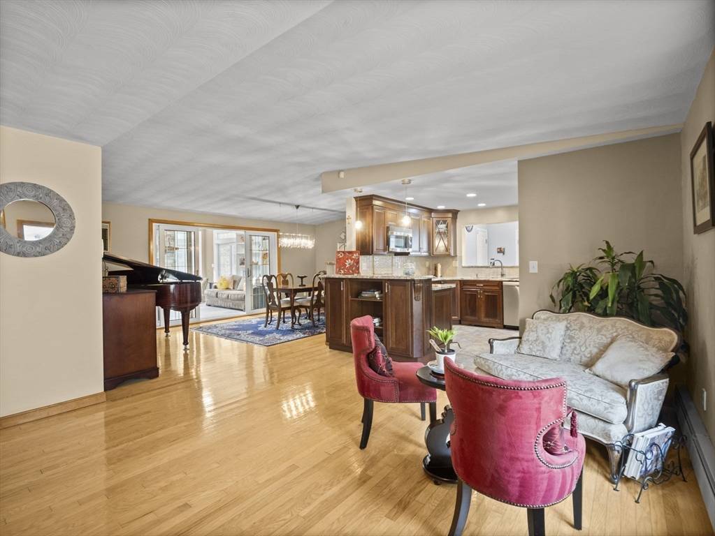 Chelmsford, MA 01824,21 Sandra Dr