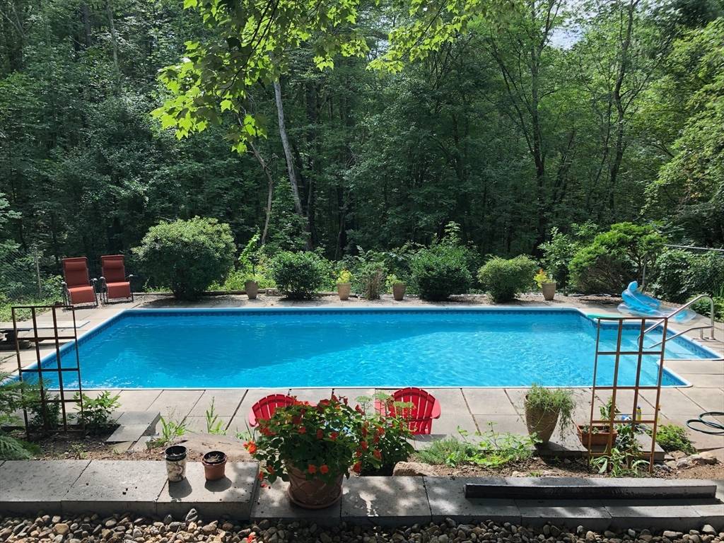 Dunstable, MA 01827,76 Hardy St