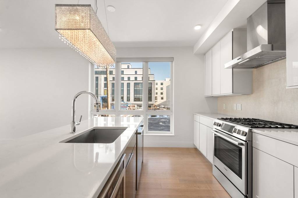 20 W 5th St #2L Boston, MA 02127