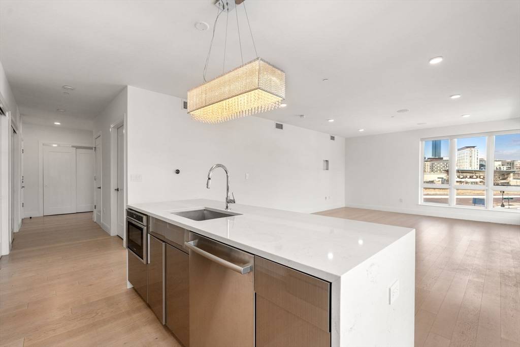 20 W 5th St #2L Boston, MA 02127