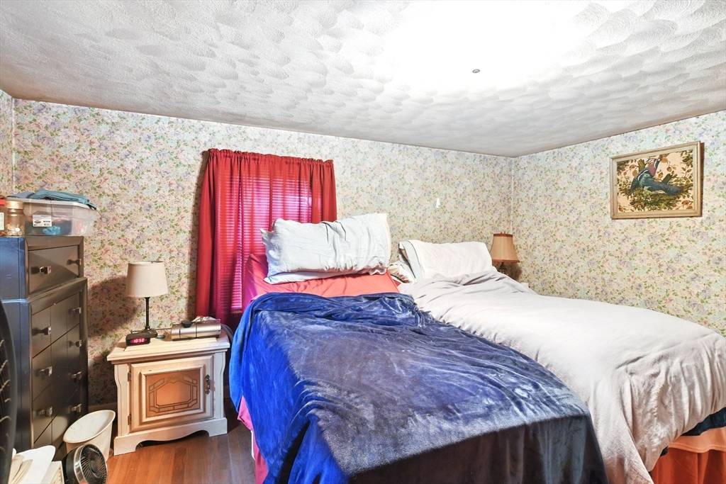 18 Freeman Dr Greenfield, MA 01301