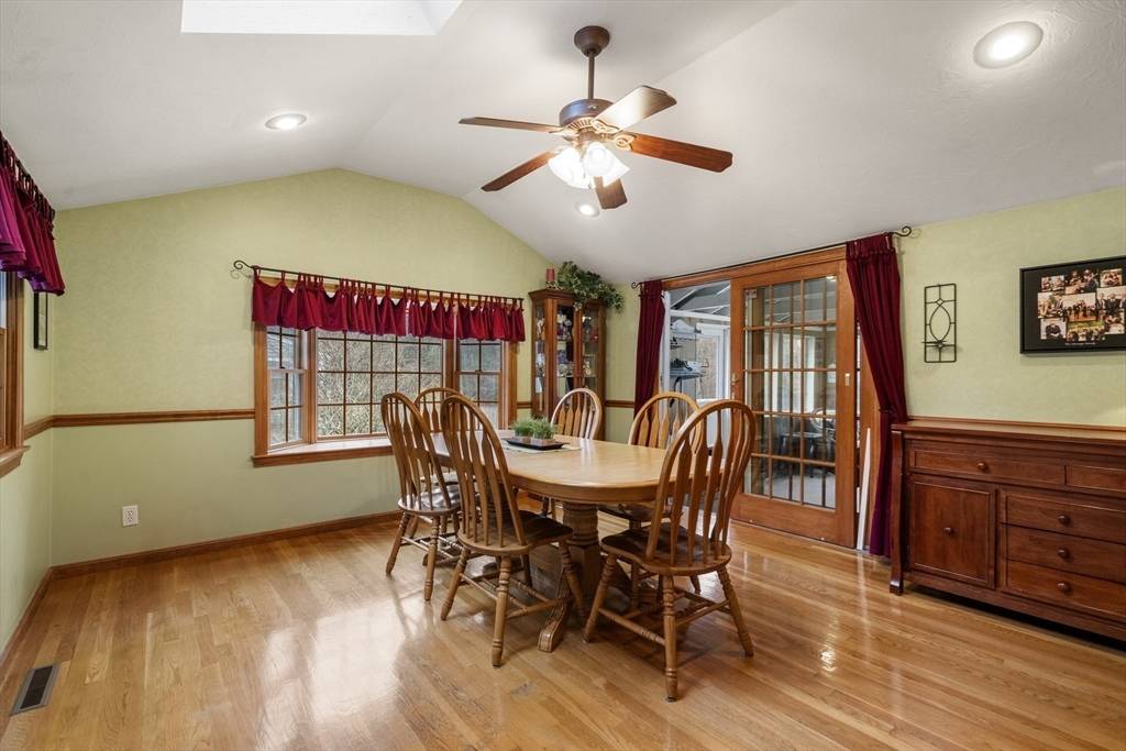 Norwell, MA 02061,164 Grove St