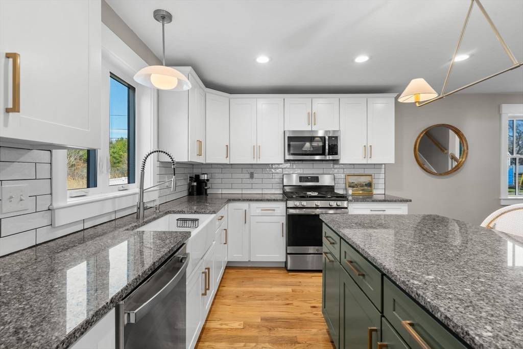 Newburyport, MA 01950,19 Doyle Dr