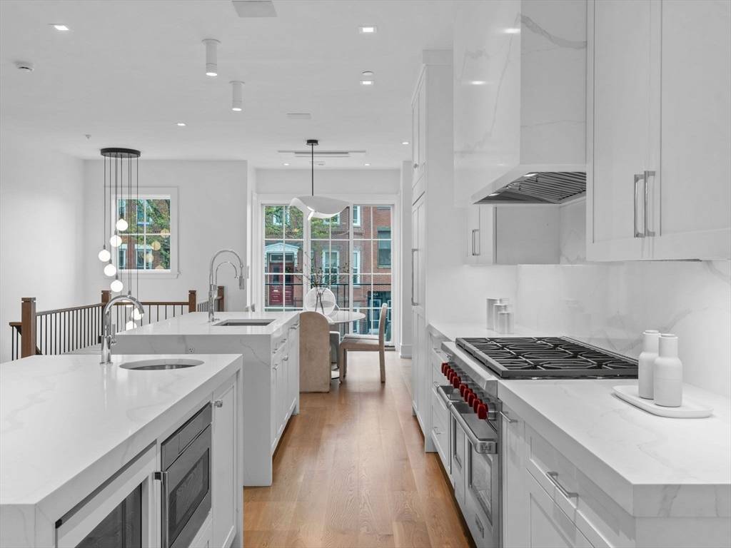 Boston, MA 02127,555 East Broadway #555