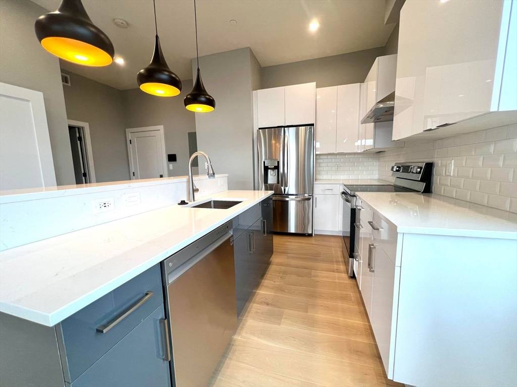 Somerville, MA 02145,60 Cross St. East #313