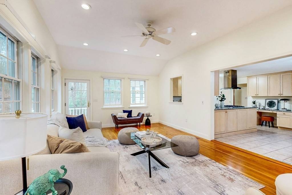 Wayland, MA 01778,19 Hickory Hill Rd