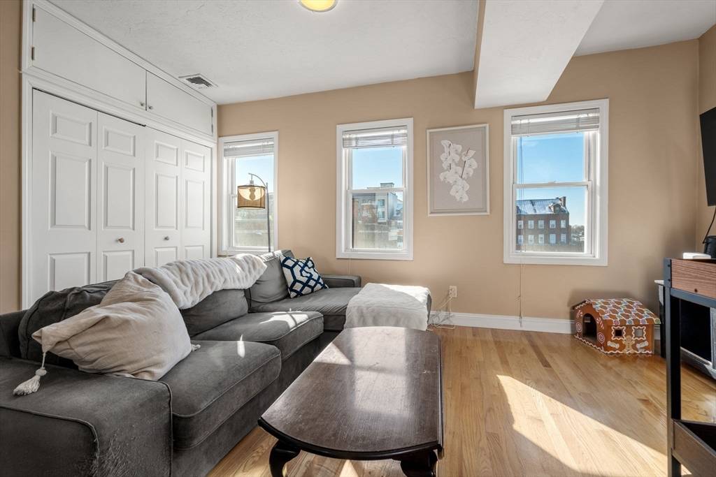 Boston, MA 02127,372 Athens St #3