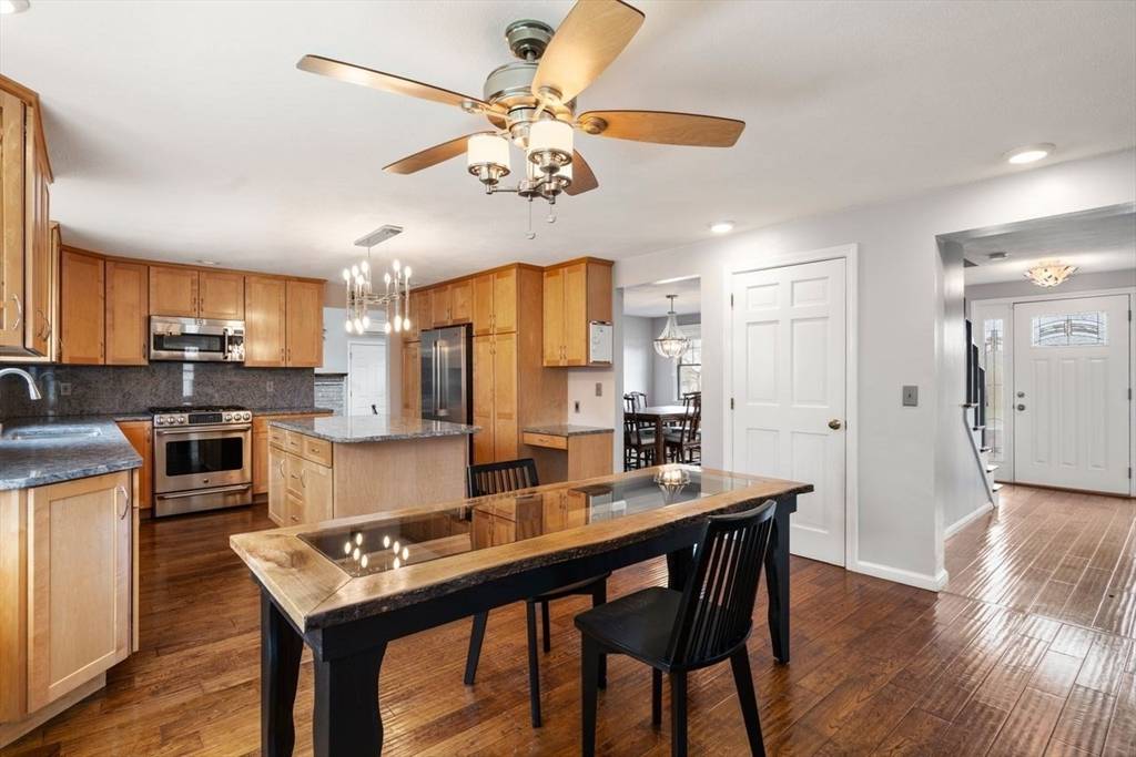 Canton, MA 02021,11 Elizabeth St
