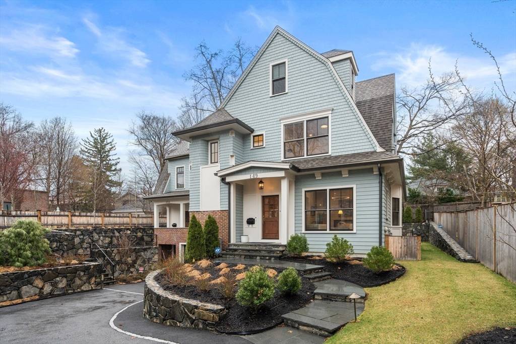 Brookline, MA 02446,149 Babcock St #149