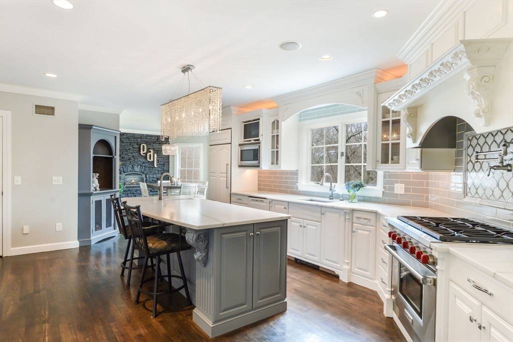 3 E High St Dartmouth, MA 02748
