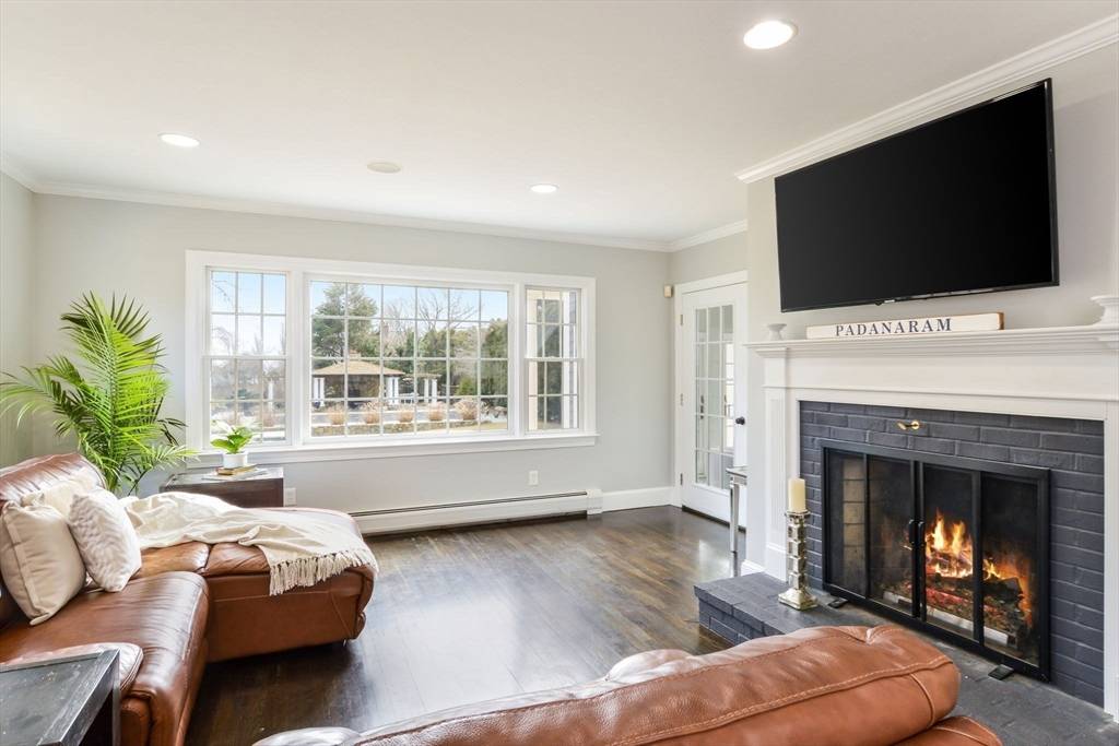 3 E High St Dartmouth, MA 02748