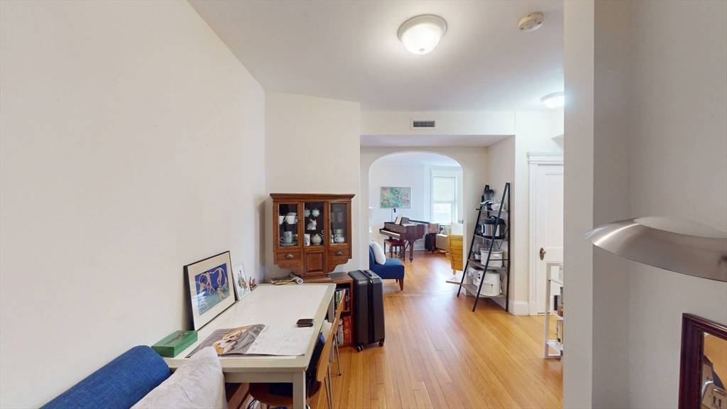 Brookline, MA 02445,210 Winthrop Road #4