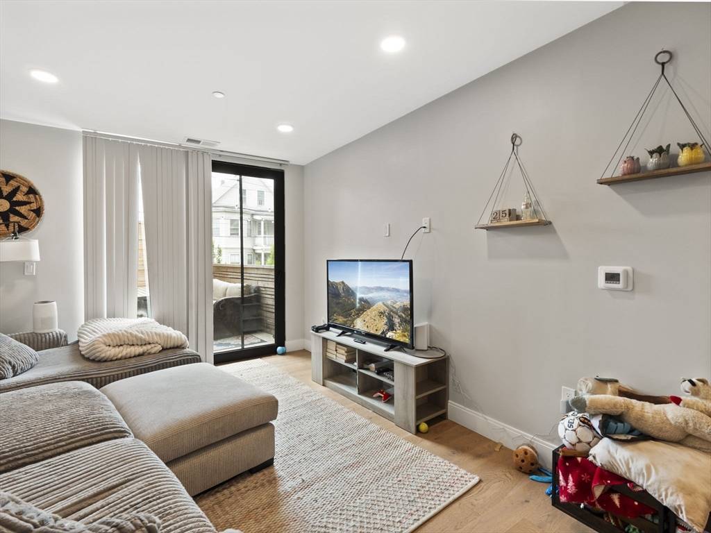 Somerville, MA 02143,9 Central St #107