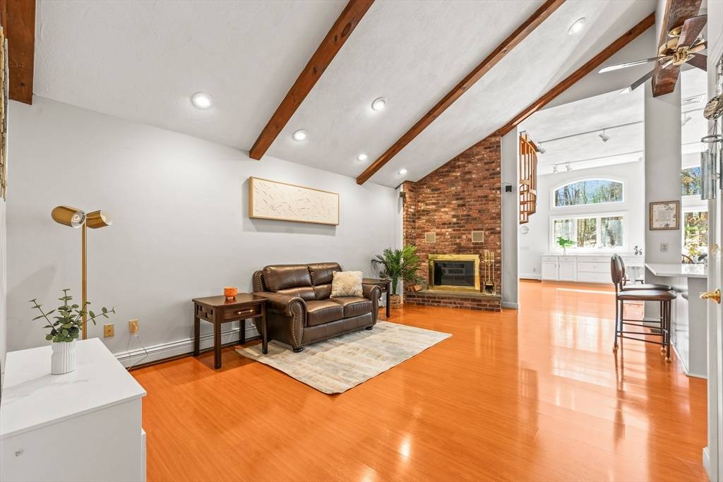 16 Bluejay Rd Lynnfield, MA 01940