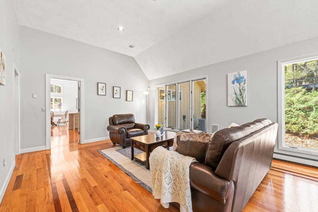 16 Bluejay Rd Lynnfield, MA 01940