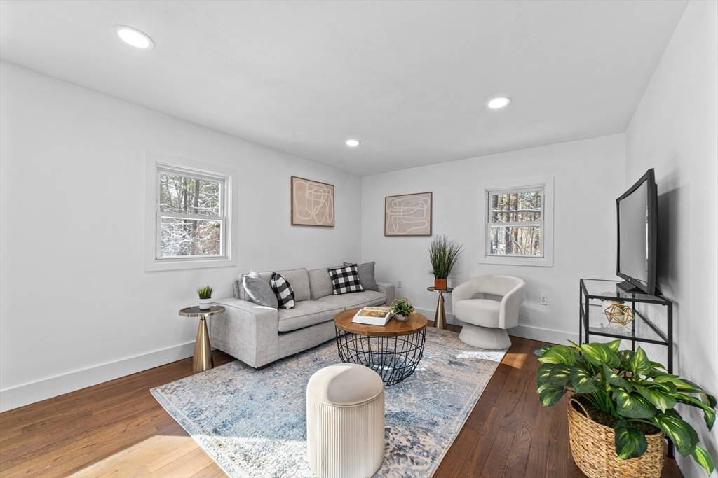 44 Abington St Hingham, MA 02043