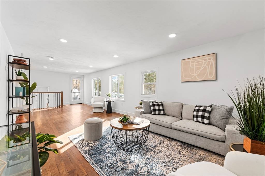 44 Abington St Hingham, MA 02043