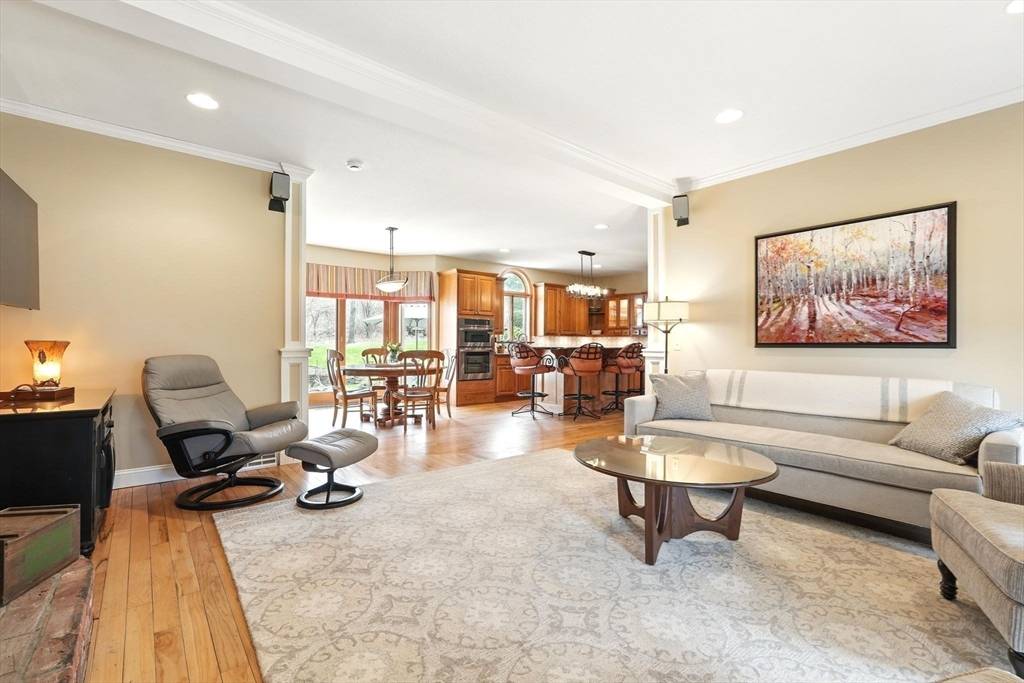 6 Meeting House Ln Wilbraham, MA 01095