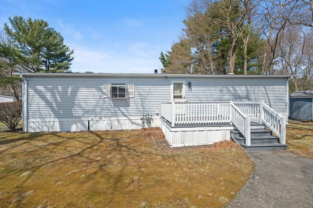 Taunton, MA 02780,239 Mapleleaf Dr