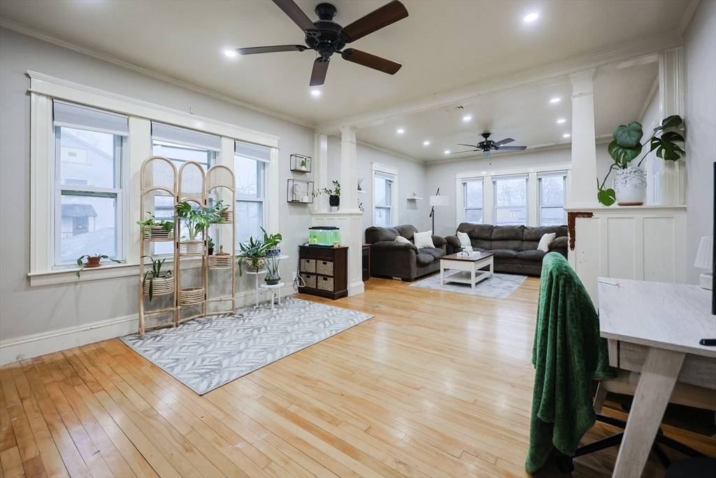 Worcester, MA 01604,8 Enid St