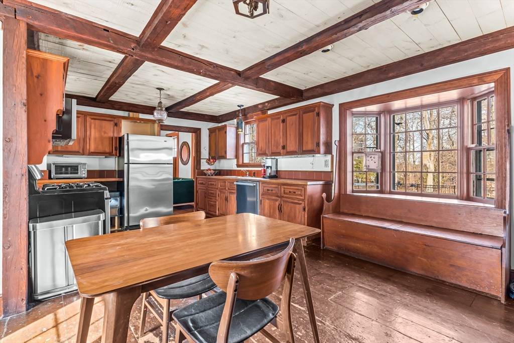 Wellesley, MA 02481,367 Worcester St