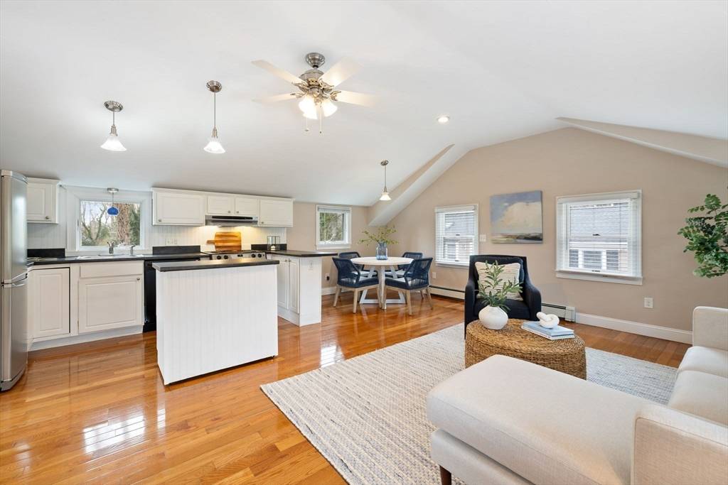 Falmouth, MA 02540,39 Oakwood Ave
