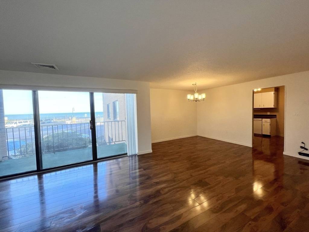 Lynn, MA 01902,295 Lynn Shore Dr #105