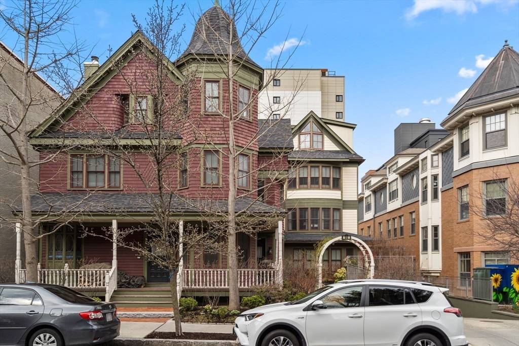 Brookline, MA 02446,99 Winchester St #4