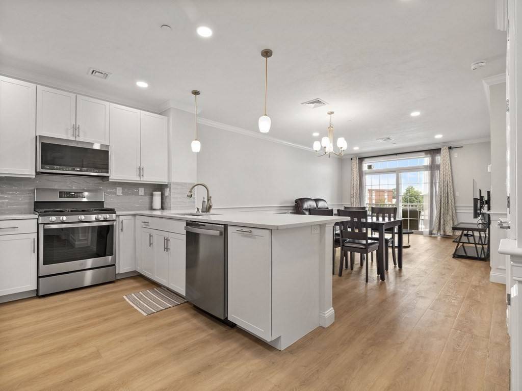 Medford, MA 02155,320 Middlesex Ave #D103