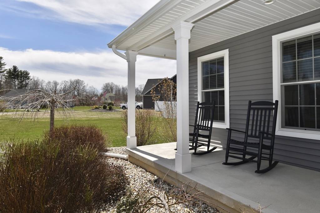Westfield, MA 01085,9 Day Lily Lane