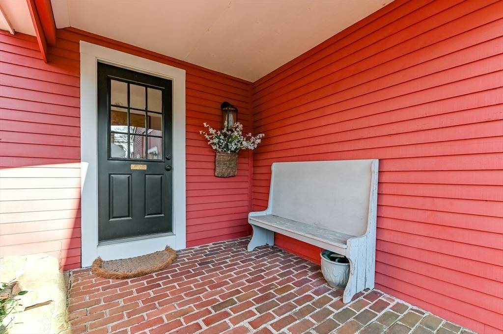Walpole, MA 02081,436 High St
