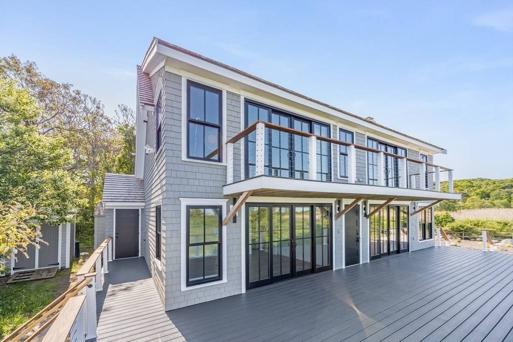 33 Wood Neck Rd Falmouth, MA 02540