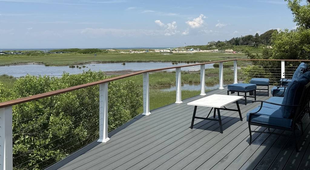 Falmouth, MA 02540,33 Wood Neck Rd