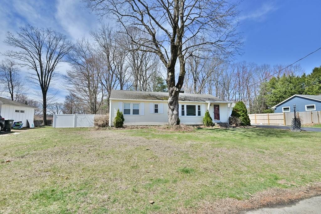 Holden, MA 01520,10 Fairchild Dr