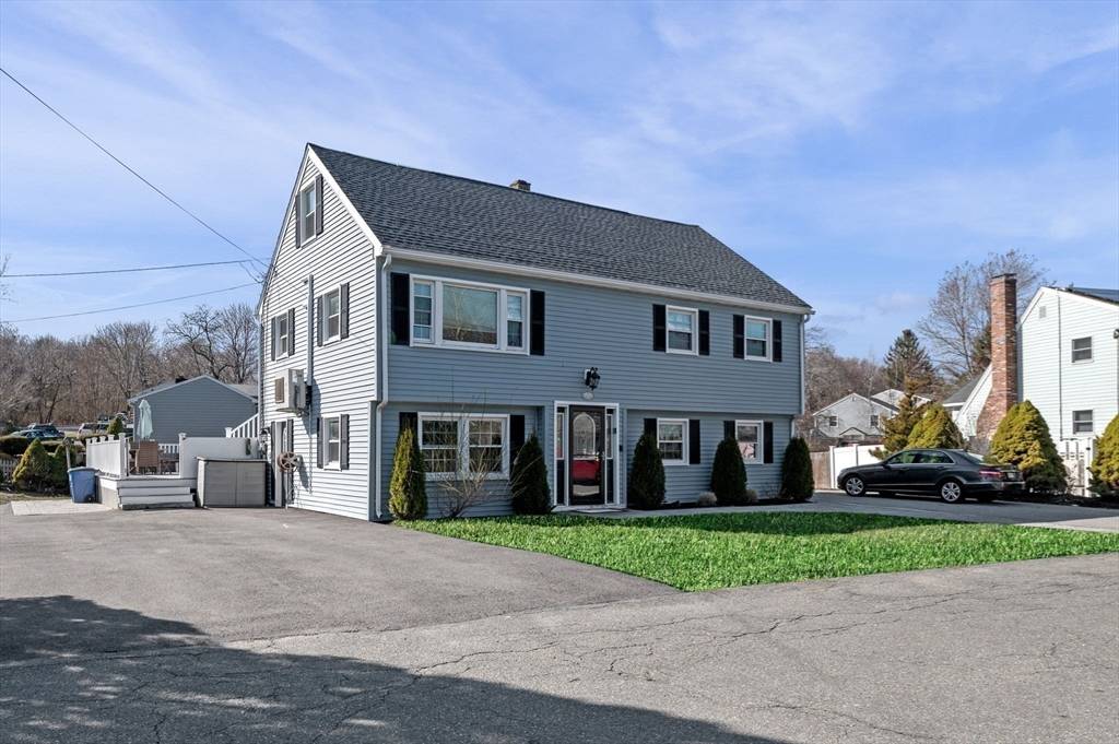 Gloucester, MA 01930,2 Finch Ln