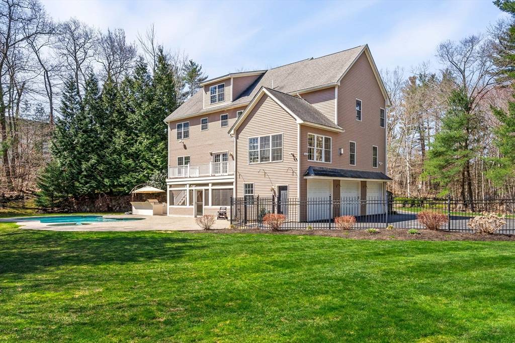 Middleton, MA 01949,10 Sawyer Lane