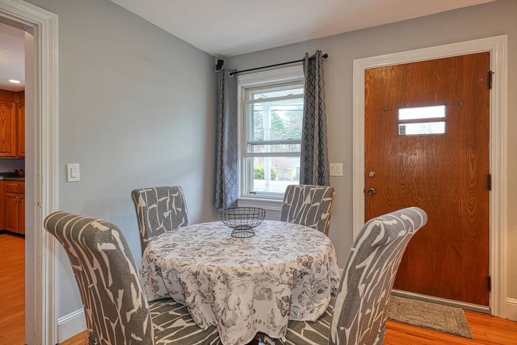 Mendon, MA 01756,43 Cape Rd