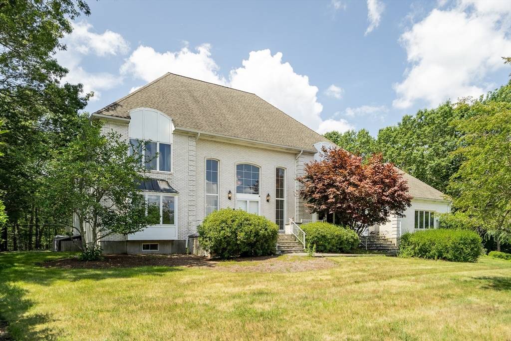 Sharon, MA 02067,74 Eisenhower Dr