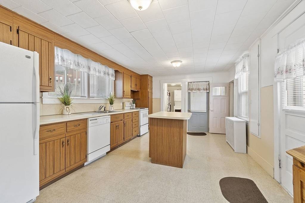 Spencer, MA 01562,7 Maple St