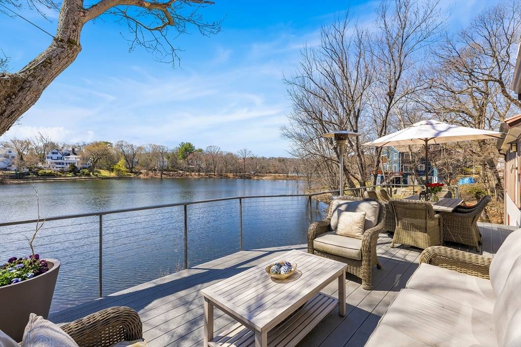 Winchester, MA 01890,11 Chesterford Rd E