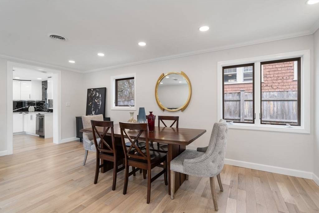 Newton, MA 02466,5 Bencliffe Cir