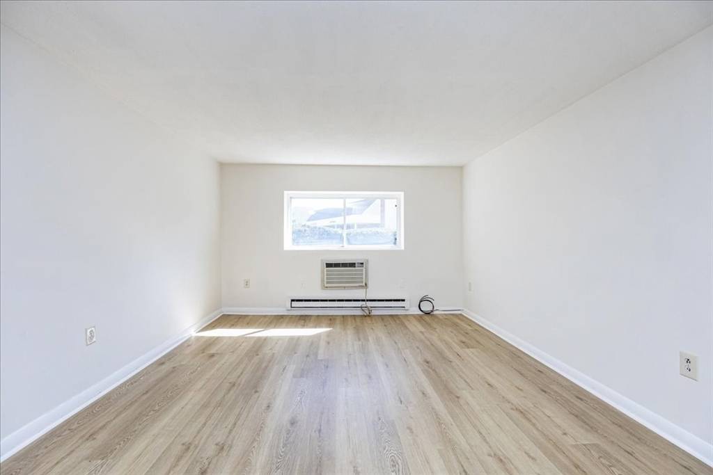 Chelmsford, MA 01824,7 Glen Ave #1
