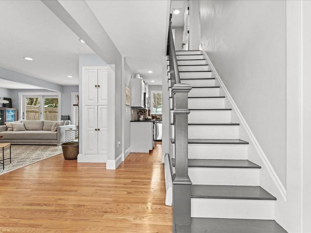 Manchester, MA 01944,12 Lincoln Avenue